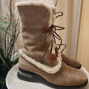 COLE HAAN Nike Aire  Tan Leather Suede Boots with Shearling Lining size 8B.